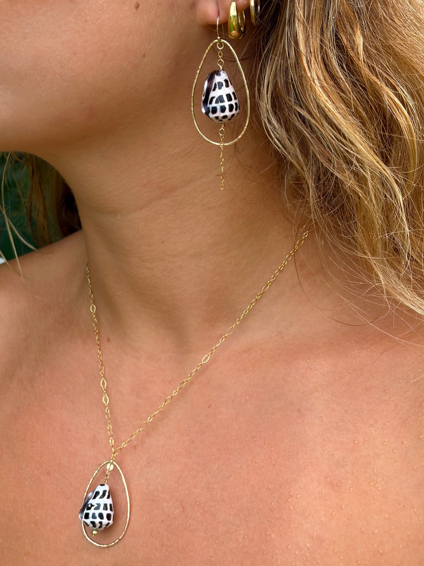 Pūpūʻala Halo Necklace